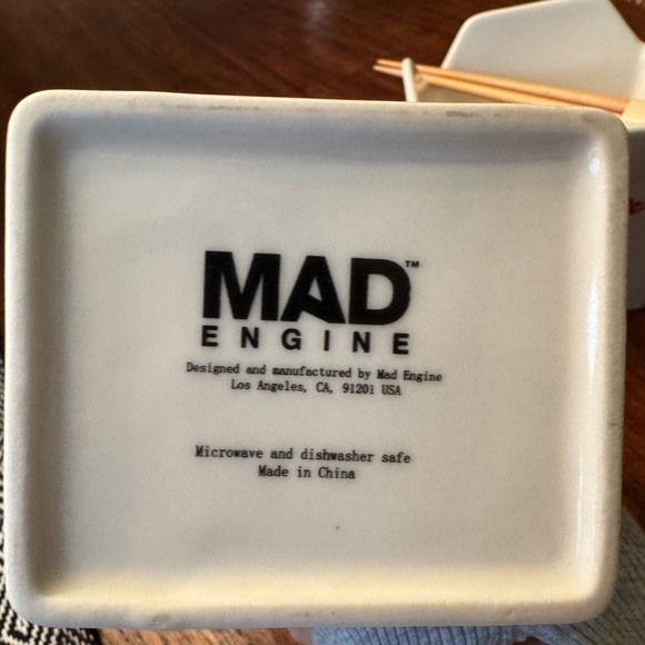 Set of ceramic Chinese takeout box-style serving bowls with chopsticks. - Picture 5 of 12